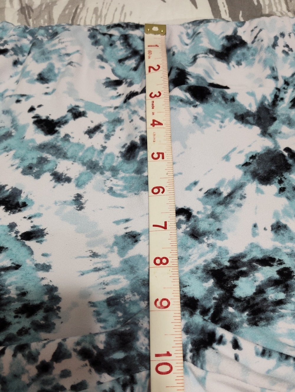 Time and Tru Cropped Leggings, White, Blue & Black Tie Dye, Size XXL (20) - Picture 10 of 12